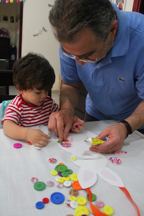 buttons bunny - DIY easter door hanger