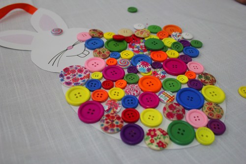 buttons bunny - DIY easter door hanger