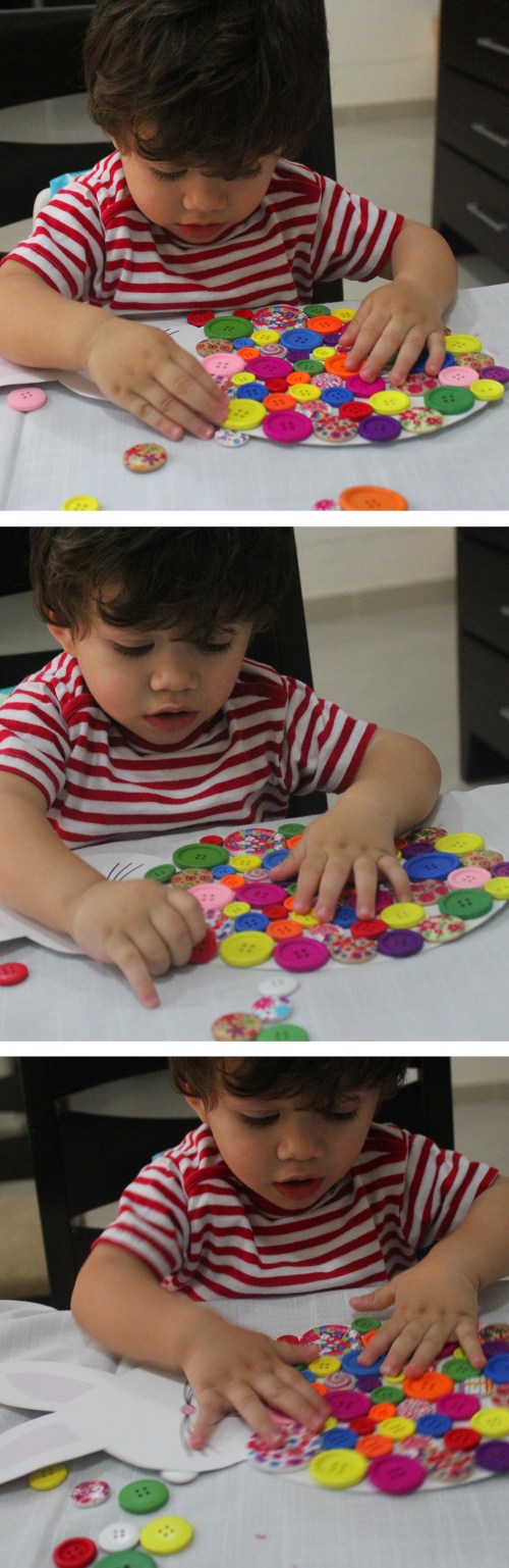buttons bunny - DIY easter door hanger
