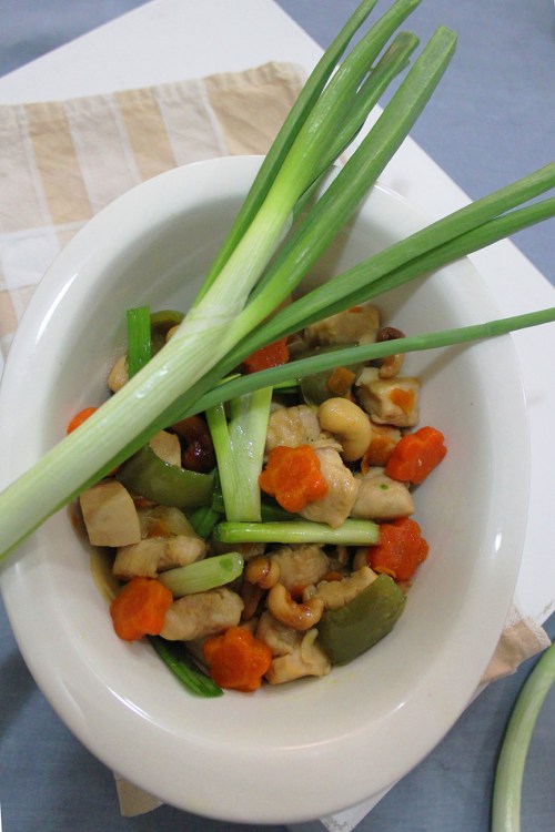 thai stir fried chicken cashew nut