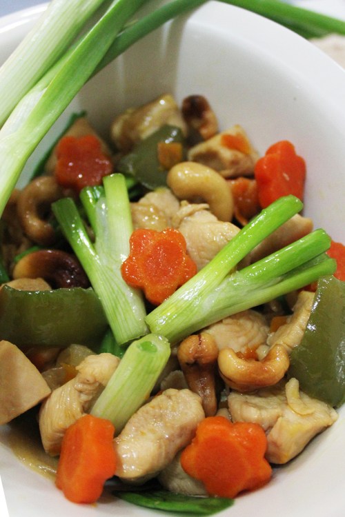 thai stir fried chicken cashew nut