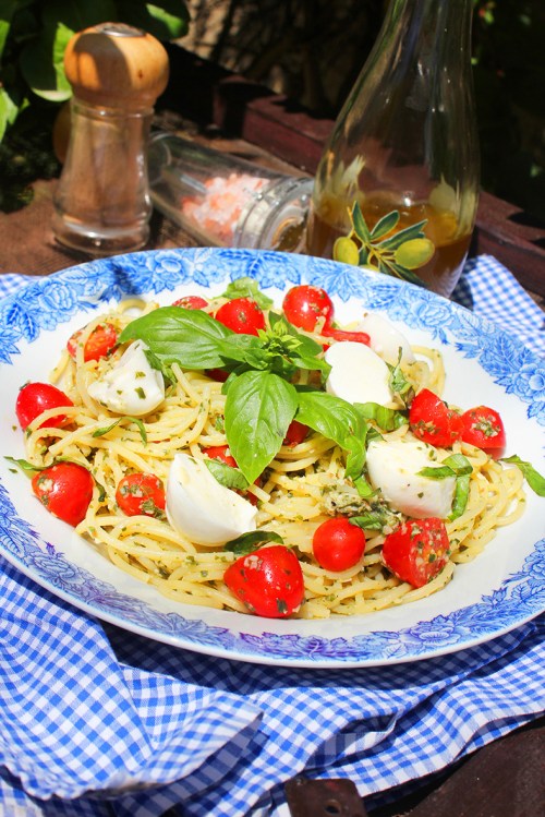 caprese pasta salad