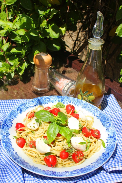 caprese pasta salad