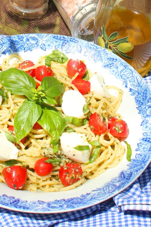 caprese pasta salad