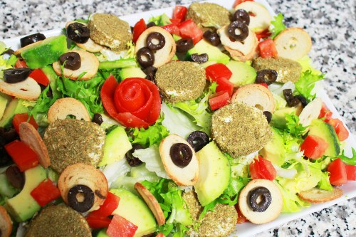 thyme goat cheese and bake rolls salad