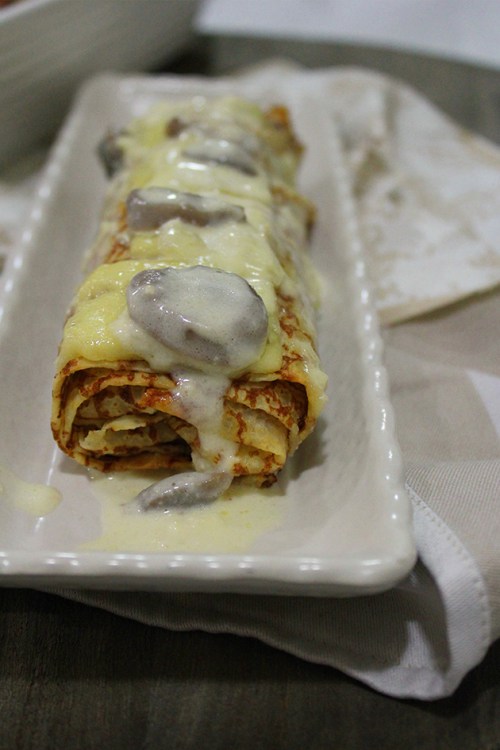 Savoury chicken crêpes with creamy mushroom sauce