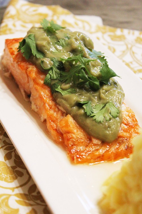 baked salmon with avocado sauce