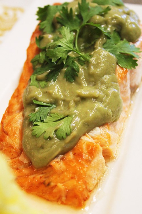 baked salmon with avocado sauce