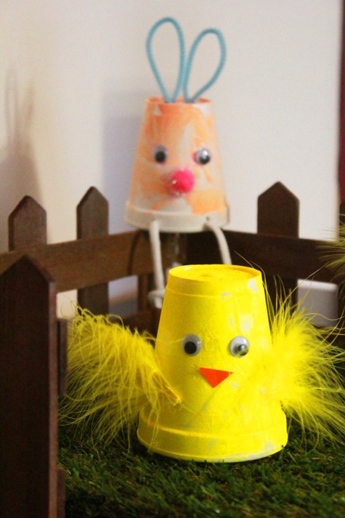 Easter bunnies and chicks cups