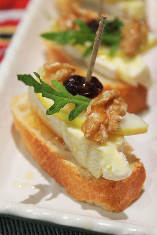 Brie, pear and honey crostini|marmite et ponpon