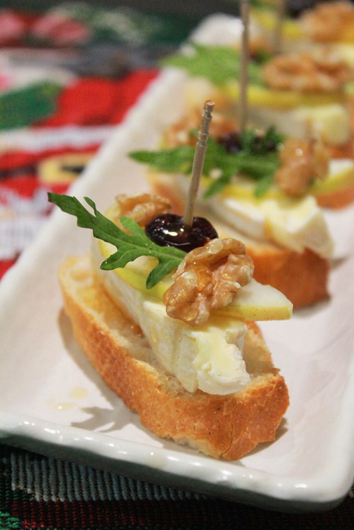 Brie, pear and honey crostini|marmite et ponpon